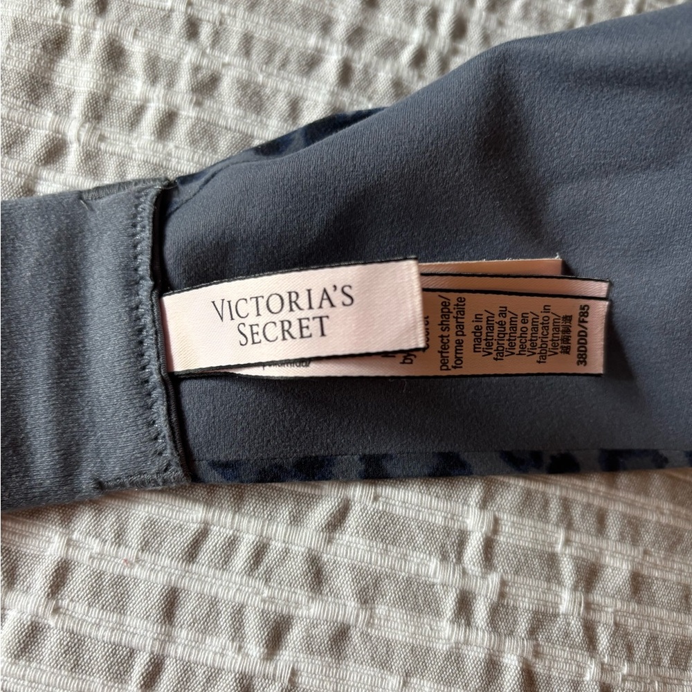 Victoria's Secret Black and Gray Bra with Molded Cups - Picture 3 of 4